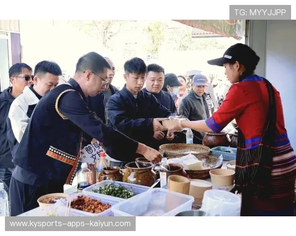 球迷在赛场外举行多国美食节，点燃激情共享盛宴