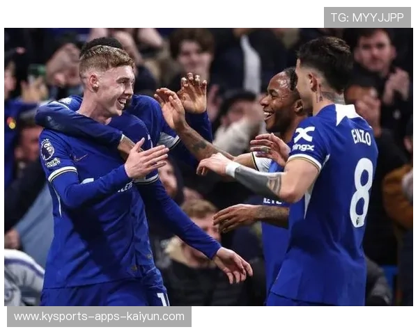 切尔西防线集中补位成功拦截对方致命传球：防守艺术的瞬间解码