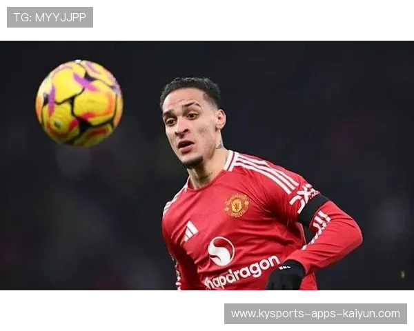 安东尼内切劲射中柱弹入,曼联全场暴动 安东尼内切劲射中柱弹入,曼联全场暴动